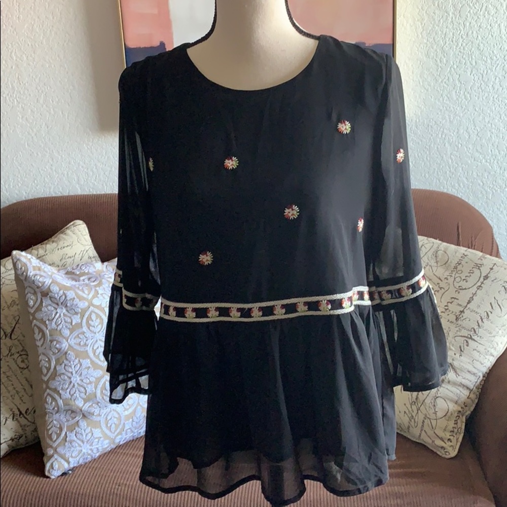 Harlowe & Graham Embroidered BOHO Top Size M